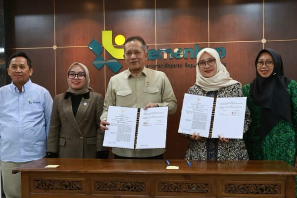 Menteri Koperasi dan Bupati Banyuwangi Teken MoU Percepatan Pengembangan Koperasi Merah Putih