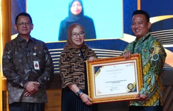 Pemkab Madiun Peroleh Penghargaan  "Outstanding Service Innovations" dari KemenPAN RB