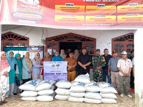 Pemda Pasaman Barat Salurkan Lebih dari 7 Ton Logistik untuk Lima Kecamatan Terdampak Banjir