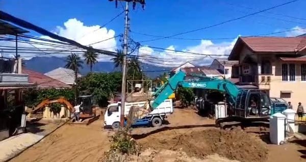 Banjir Surut, 23 Unit Alat Berat Dikerahkan Bersihkan Sedimen di 21 Terdampak