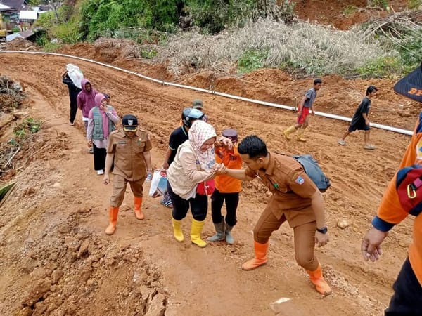 Wabup Pasaman Barat Dampingi Tim BNPB Tinjau Lokasi Bencana di Kecamatan Talamau