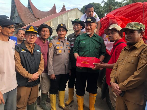 Pemprov Sumbar Salurkan 358 Ton Bantuan Pangan untuk Warga Terdampak Bencana