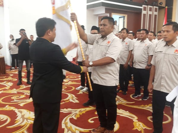 Lantik M. Adli sebagai Ketua KONI Pessel, Hamdanus Dorong Daerah Lain Sukseskan Porprov Sumbar 2026