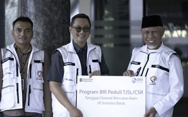BRI Serahkan Bantuan Rp 850 Juta untuk Korban Bencana Alam Sumbar