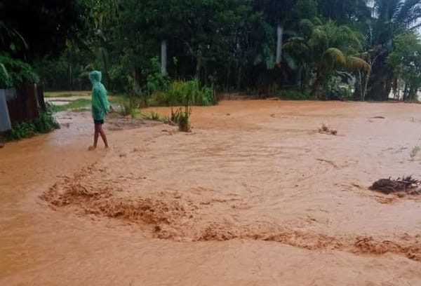 Hujan Sejak Pagi, Warga Padang Diimbau Jauhi Pinggiran Sungai