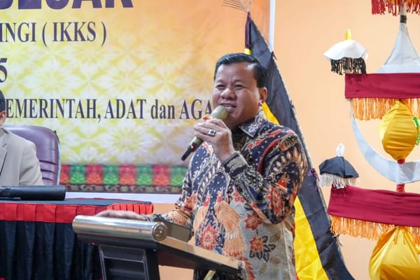 Bupati Kuantan Singingi Dr.H.Suhardiman Amby, MM, membuka MUBES IKKS Riau