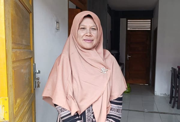 Kisah Yuli Wetri alias Mak Wet: Bertahan Tiga Jam di Pohon Kelapa Saat Banjir Besar Melanda Padang