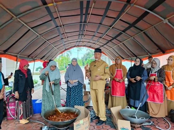 Dalam Dua Hari, TP PKK Sumbar Berhasil Tuntaskan 400 Kg dari Target 1 Ton Rendang untuk Korban Bencana Sumatera