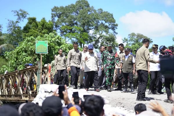Presiden Prabowo Apresiasi TNI dan Warga dalam Pembangunan Jembatan Bailey Padang Mantuang