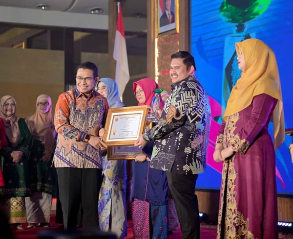 Bupati Bengkalis Raih Anugerah Baiduri ke 14, Wujud Apresiasi Perempuan Untuk Perempuan.