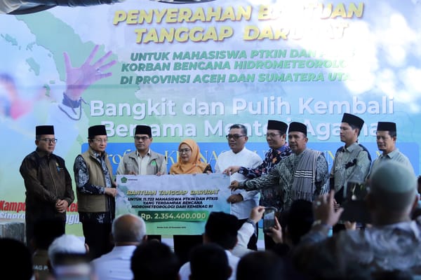 Menag RI Salurkan Bantuan untuk 4.119 Mahasiswa UIN Ar-Raniry Terdampak Banjir