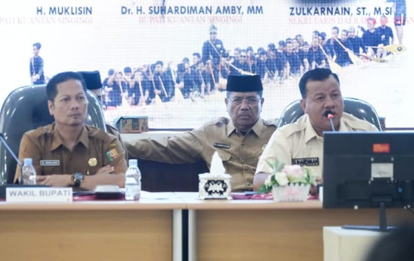 Pimpin Rapat Realisasi Fisik Dan Keuangan Kuansing 2025: Bupati Tekankan Kinerja Perangkat Daerah
