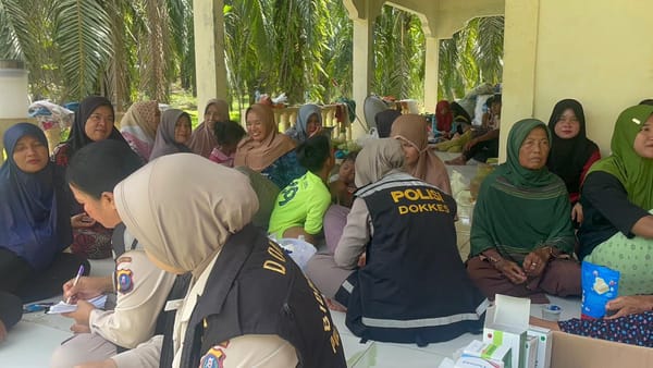 Dokkes Polres  Langkat  Laksanakan  Bakti Kesehatan Kepada  Masyarakat  Desa Harapan Makmur