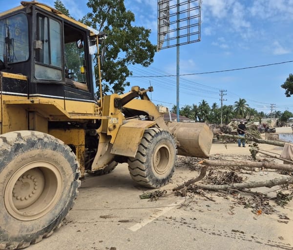 PU Buka Jalan  Aceh Tamiang Kota Kuala Simpang dan Salurkan Sarana Air Bersih