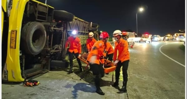 Terjadi Insiden Kecelakaan Bus di KM 419 A Simpang Susun Krapyak  Tol Batang–Semarang, 15 Korban Meninggal.