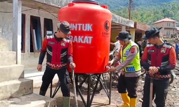 Polresta Bukittinggi Pasang 10 Unit Toren Air Bersih Di Lokasi Bencana Malalak Timur