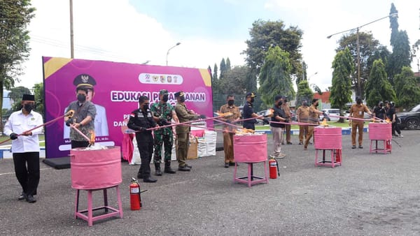 Bea Cukai dan Pemkab Jember Musnahkan Rokok dan Minuman Beralkohol Ilegal