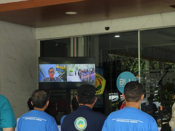Universitas Jember Bantu Mahasiswa Yang Keluarganya Terdampak Bencana Sumatera