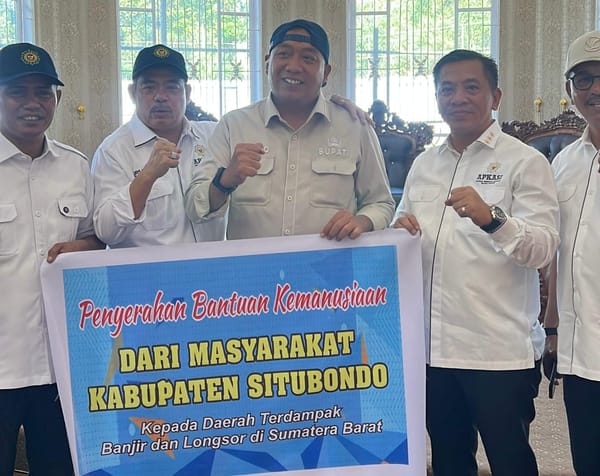 Bupati Situbondo Salurkan Bantuan ke Korban Bencana Sumatra