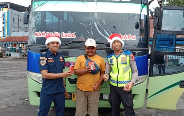 Sat Lantas  Sekadau Sapa Pemudik dan Beri Edukasi Keselamatan