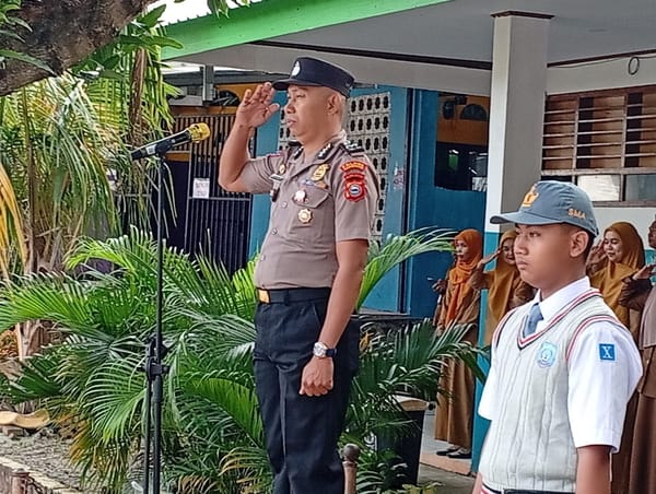 Sat Binmas Polres Parepare Goes To School di SMA Negeri 4, Bina karakter Pelajar dan Serahkan Sarana Olahraga