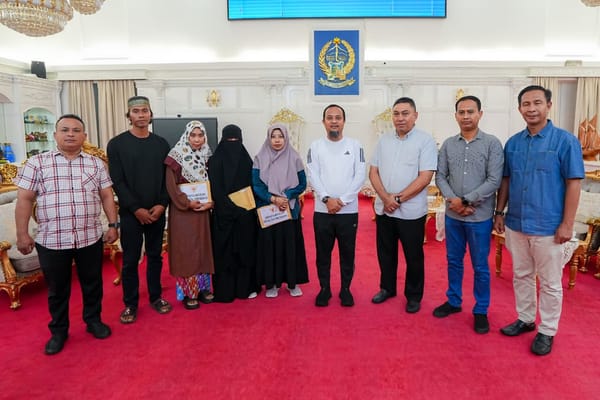 Gubernur Sulsel Beri Santunan dan Beasiswa Kepada Anak Korban Insiden Laut Pangkep