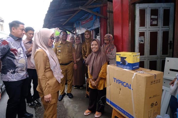 Dorong Penguatan Ekonomi Masyarakat, Pemkab Gowa Serahkan bantuan Peralatan UMKM