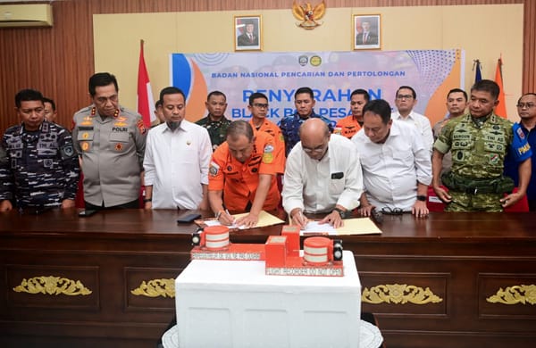 Penyerahan Black Box Pesawat ATR 42-500 PK THT , Gubernur Sulsel Apresiasi Kerja Tim