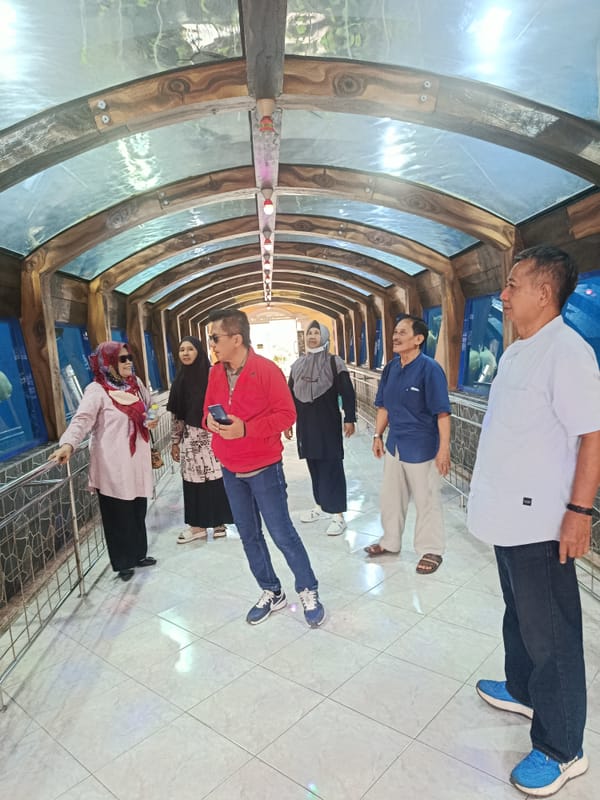 Riuh Teriakan Anak TK dan Pesona Ikan Raksasa di Purbasari Pancuran Mas