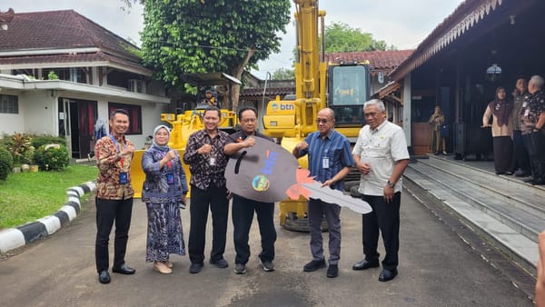 BTN Salurkan Dua Alat Berat untuk Banyumas, Fokus Penanganan Banjir dan Sampah