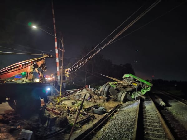 KA Gajayana Tertemper Truk di Perlintasan Kebumen, 21 Perjalanan Kereta Sempat Terdampak