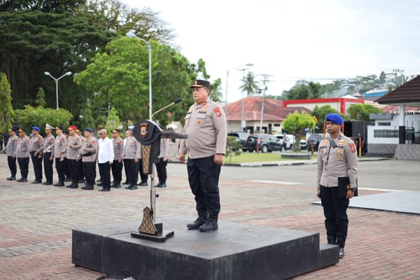 Wakapolda Maluku Pimpin Apel Gabungan, Personel Diingatkan Profesional dan Ikhlas Layani Masyarakat