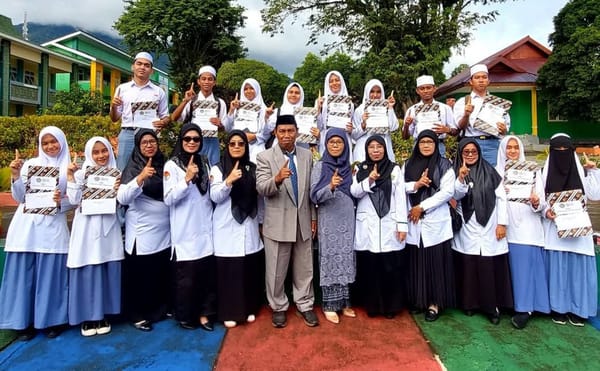 MIS Fathul Munir, MTsN 1 dan MAS Alkhairaat Ternate Juara Umum Lomba HAB ke-80