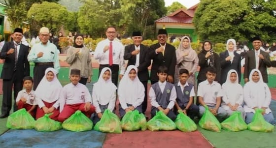 500 Paket Sembako dan Modal Usaha dibagikan Kemenag Ternate Pada Peringatan HAB