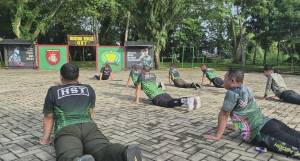 Dandim 1002/HST Pimpin Langsung Olahraga Rutin Anggota Makodim