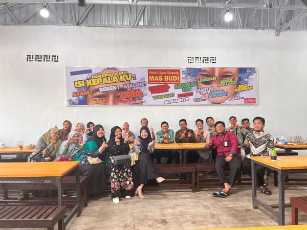 Rektor UNUKASE Terima Kejutan di Hari Ulang Tahun ke 62