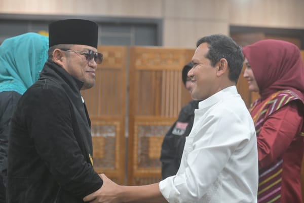 Wagub Fadhlullah dan Ketua TP-PKK Aceh Sambut Kedatangan Gubernur Kaltim di Bandara SIM