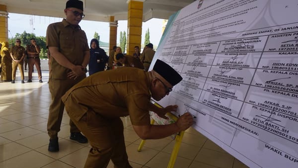 Pemkab Pasaman Barat Teken Pakta Integritas Kinerja ASN pada Apel Gabungan Awal Tahun 2026