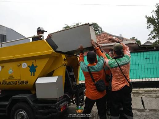 Pembersihan Sampah Pasar Induk Kramat Jati, Jakarta Tuntas 11 Januari 2026