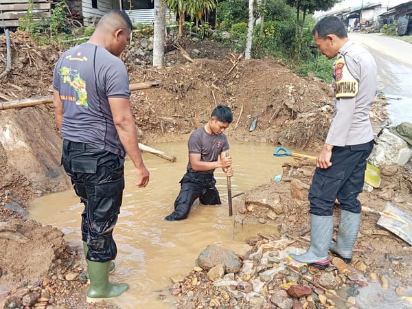 Polri Pulihkan Drainase Tersumbat dan Gorong-gorong di Rusip Antara