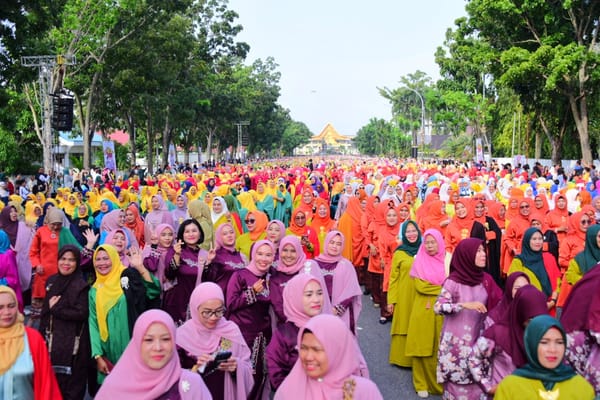 Tampilkan 6000 Penari, Kabupaten Bengkalis Turut Pecahkan Rekor MURI Tari Massal Zapin Berkebaya Laboh Kekek