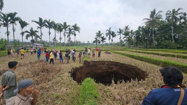 Wagub Sumbar Vasko Ruseimy: Air dari Tanah Berlubang atau Sinkhole di Nagari Situjuah Batua, Tidak Disarankan untuk Diminum