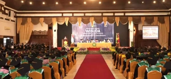 240 Lulusan IIM Surakarta, Diminta Menjaga Integritas Dan Akhlak
