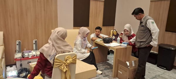 Karyawan dan Tamu Santika Hotel Bukittinggi Donor Darah, Bantu Pasokan Darah UTD RSAM