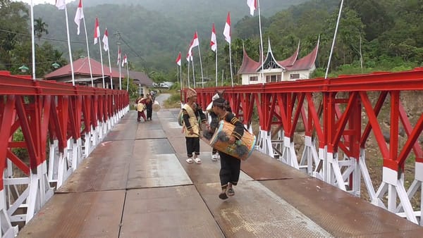 Syukuran Jembatan Darurat di Tanjung Raya, Akses Warga Agam Kembali Terhubung.