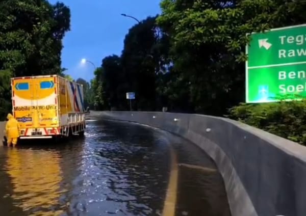 Ruas Tol Sedyatmo Kembali Tergenang Jasa Marga Optimalkan Pompa Air Di Lokasi