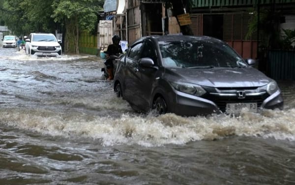 Hujan Terus Menerus Jakarta Dikepung  Banjir