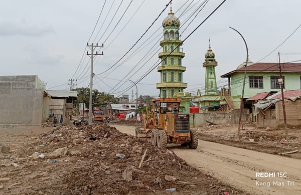 Kementerian PU Mulai Perbaikan  Lubang Jalan dan Pembersihan Sedimen Drainase Ruas Banda Aceh-Batas Sumut