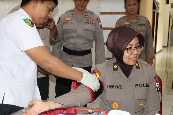 Awali Tugas dengan Cek Kesehatan, Kapolres Batu Pastikan Jajaran Siap Bertugas