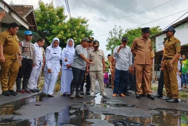 Bupati dan Ketua DPRD Bondowoso Kunjungi Lokasi Banjir di Cermee